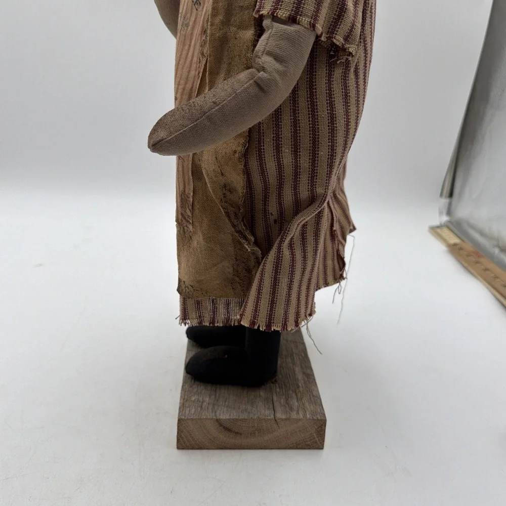 Primitive Folk Art Winter Doll 23